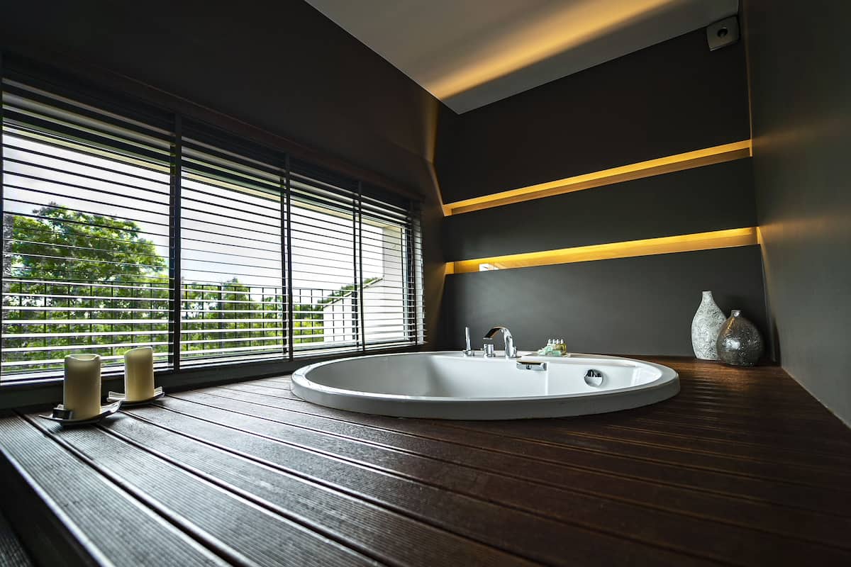 grand suite | deep-soaking bathtub