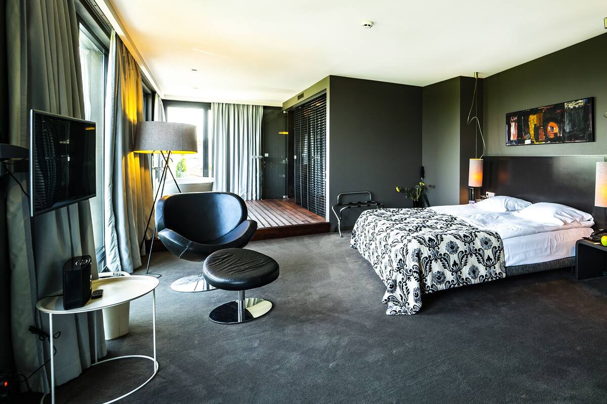 Grand Suite | Down comforters, minibar, in-room safe, desk