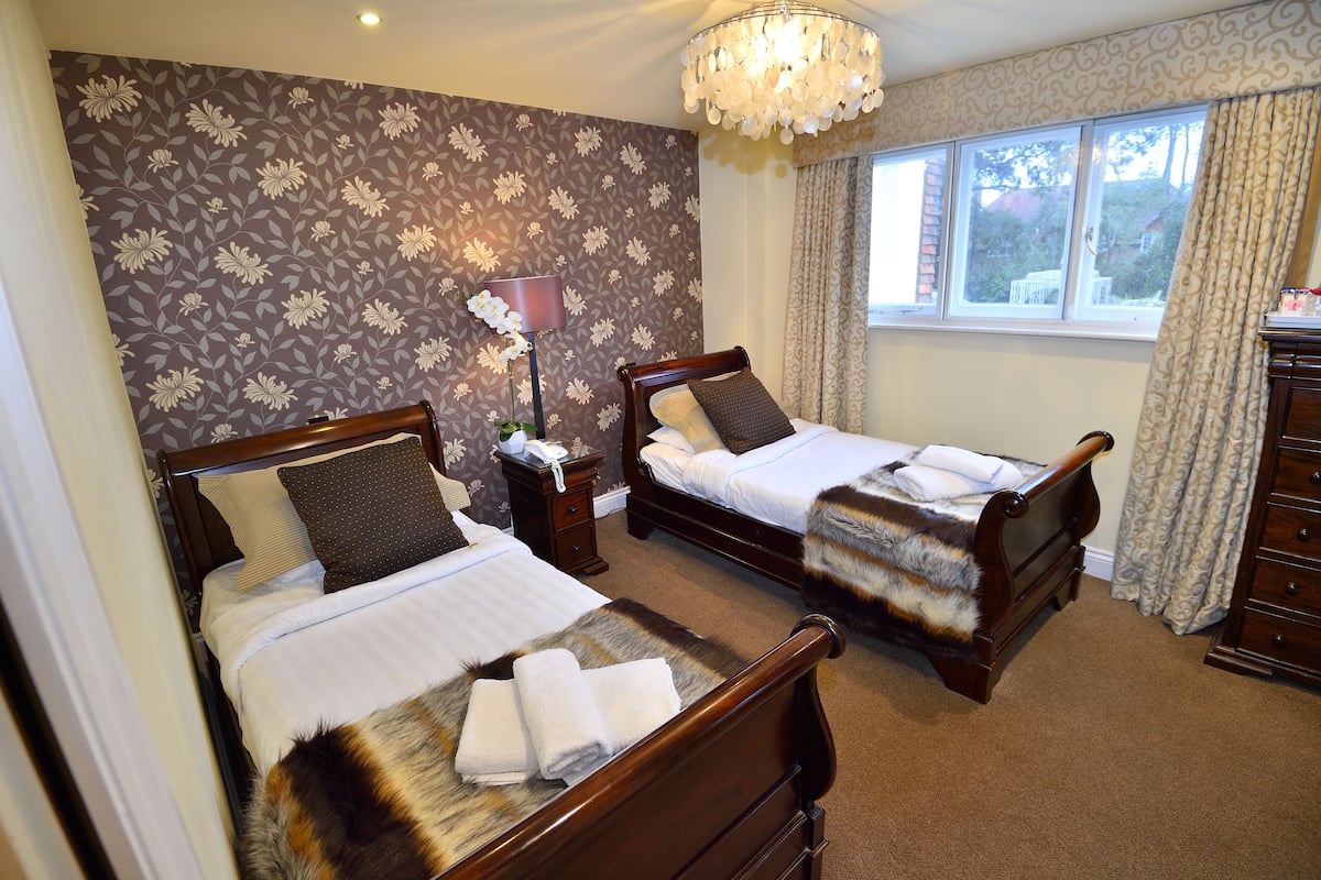Superior Twin Room | Iron/ironing board, free WiFi