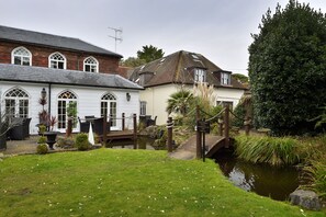 Property grounds - Angmering Manor (Littlehampton)