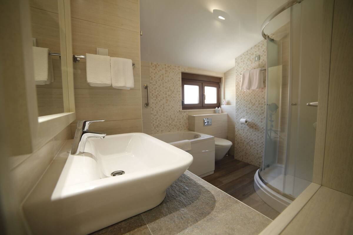 superior suite, balcony, sea view | bathroom | shower, free toiletries, hair dryer, bathrobes