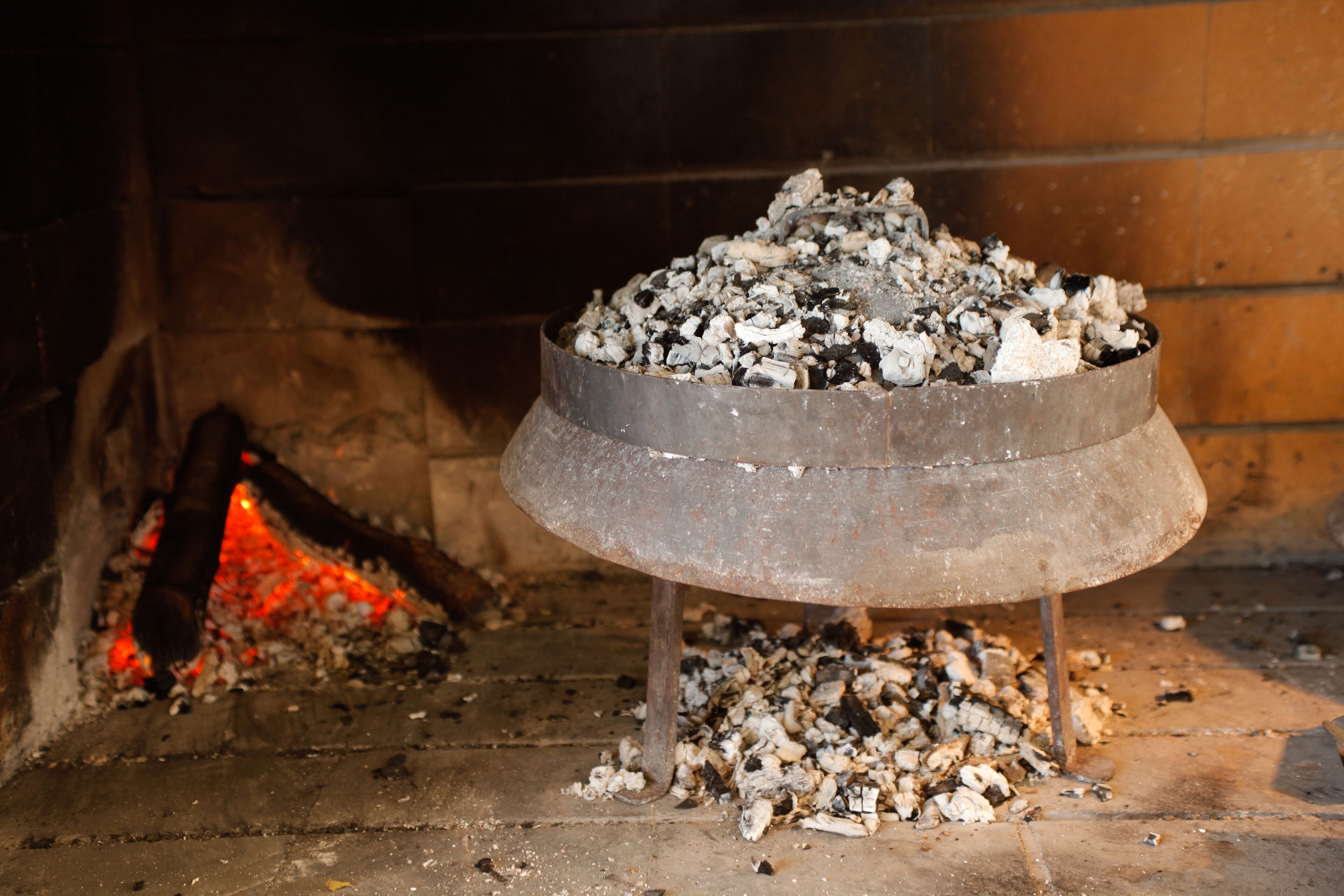 breakfast and dinner served, international cuisine