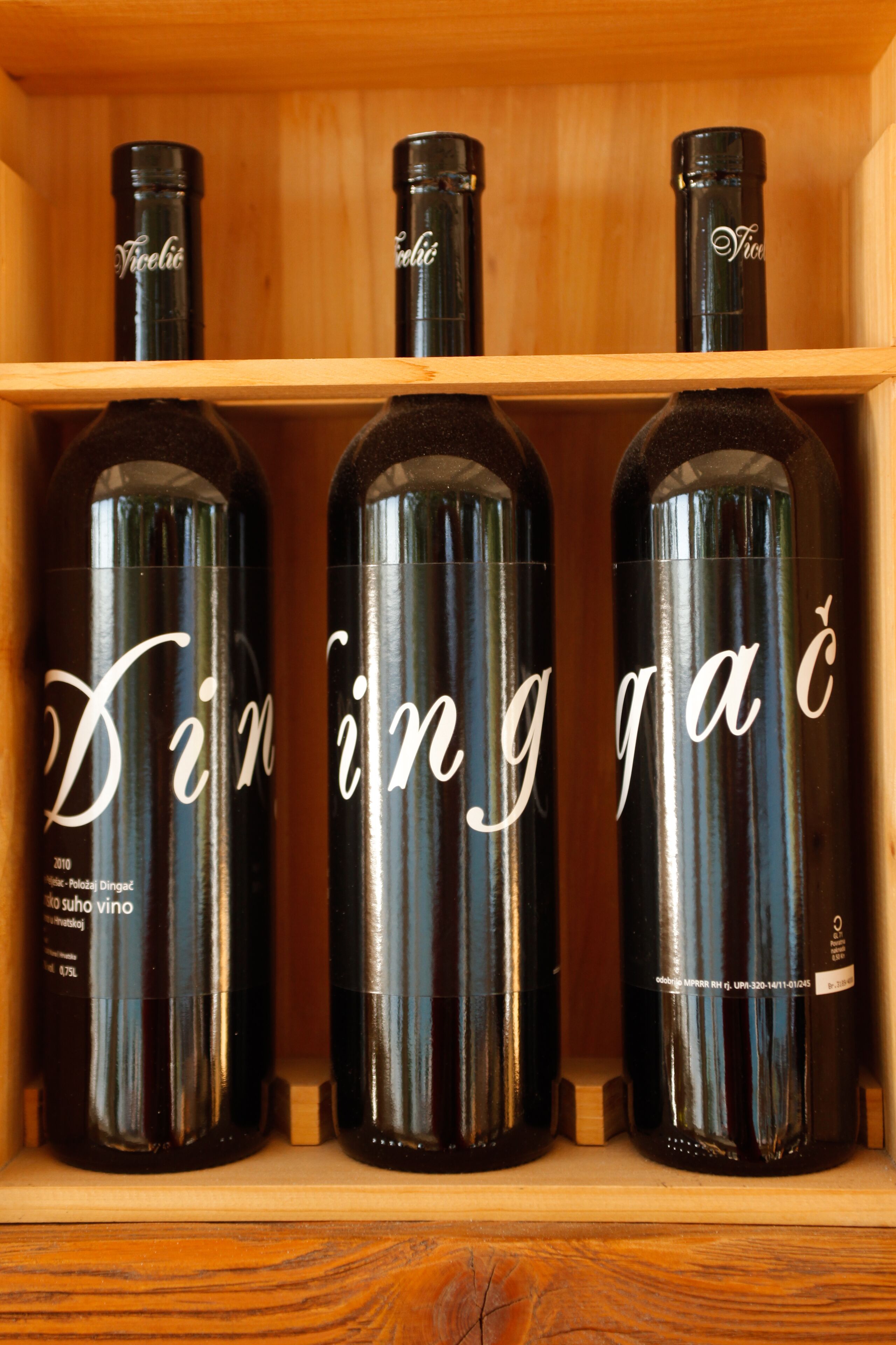 breakfast and dinner served, international cuisine