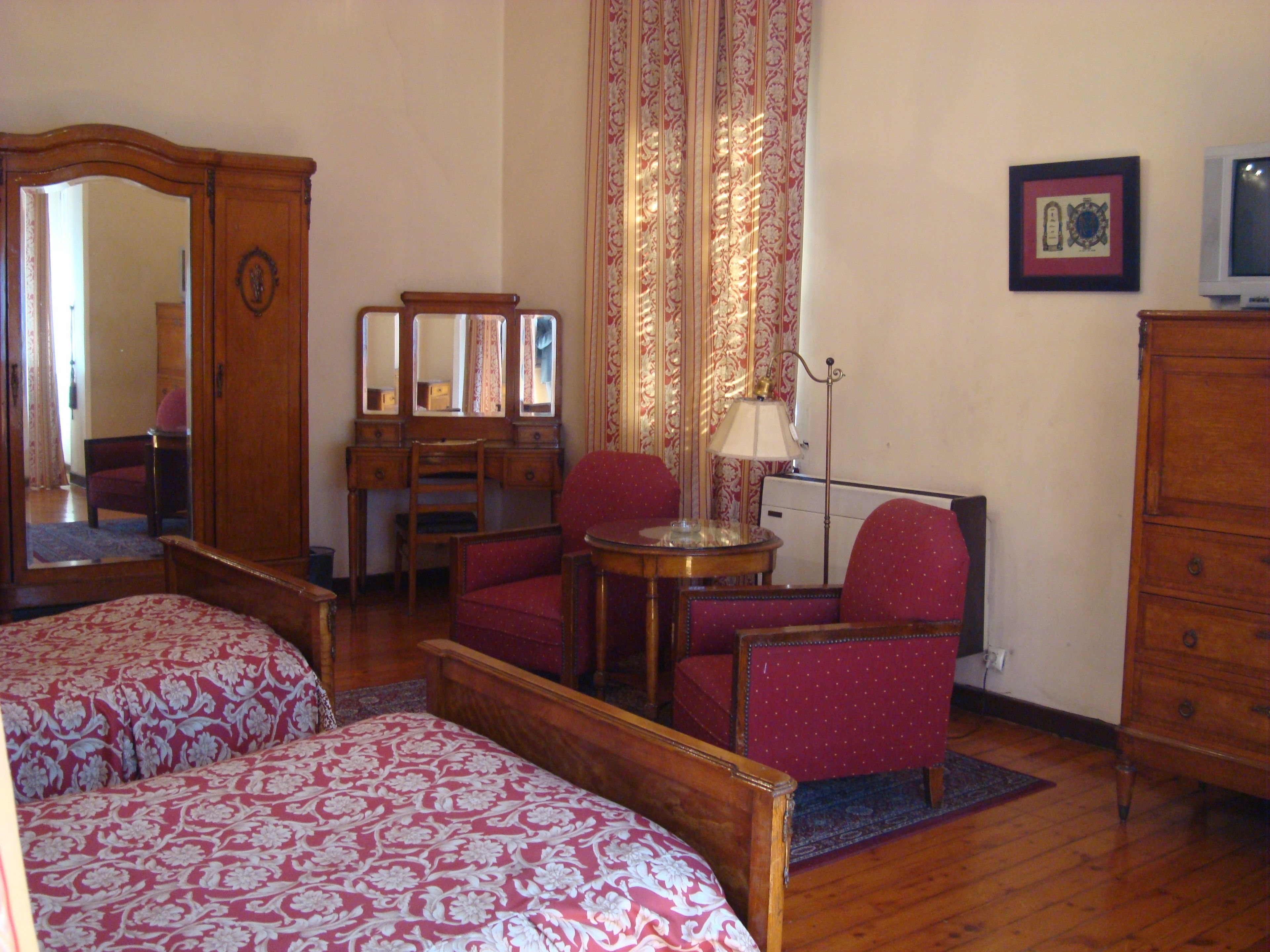 Sábanas de algodón egipcio, camas con pillow-top y minibar 