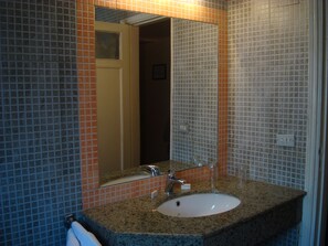 Bathroom - Windsor (Cairo)