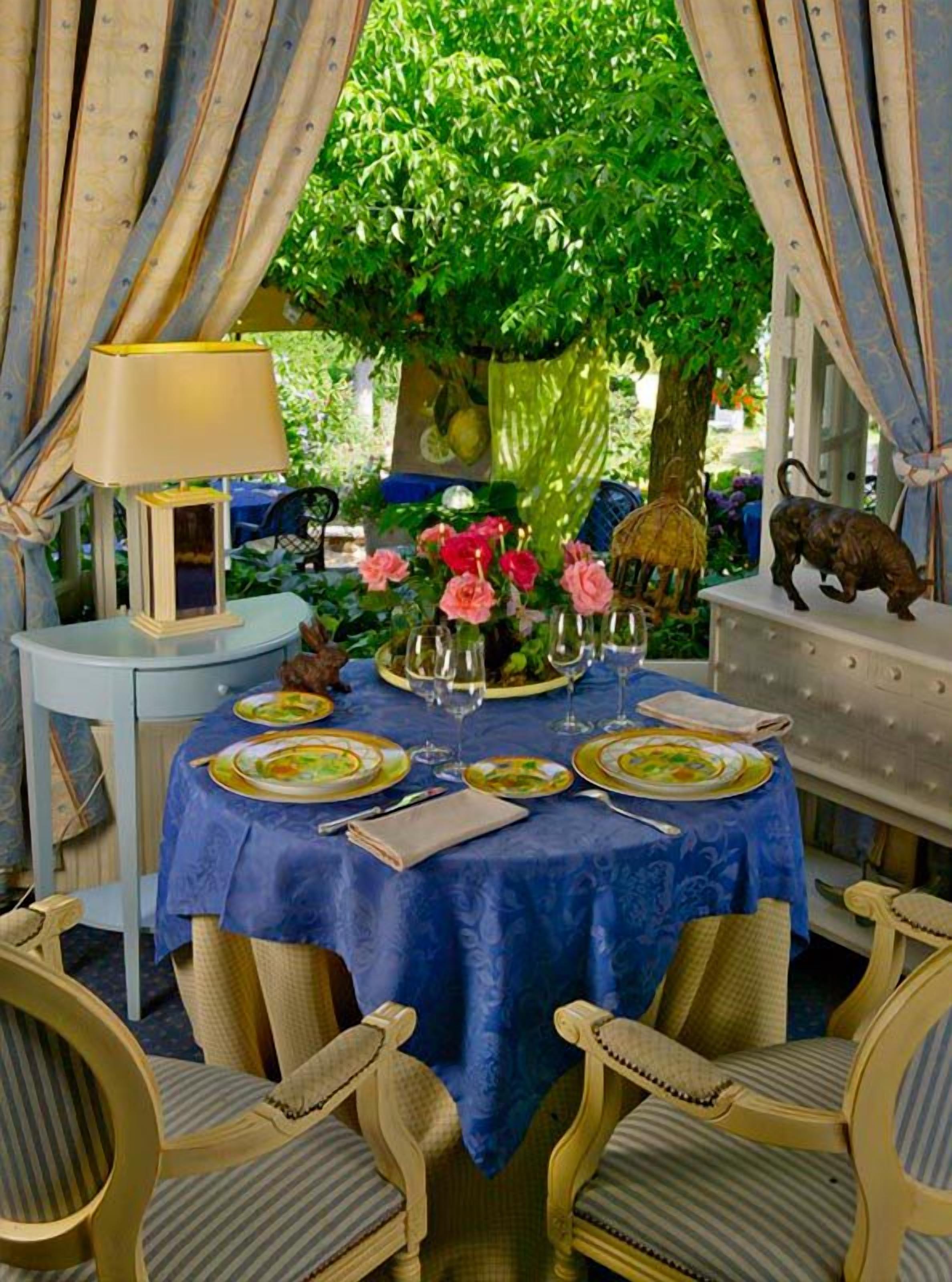 lunch and dinner served, french cuisine