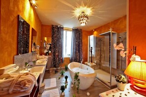 Free toiletries, hair dryer - Hostellerie Saint Jacques (Saint-Saud-Lacoussiere)