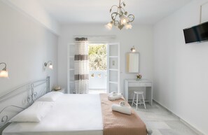 Room - Keti Kapri Studios (Naxos)