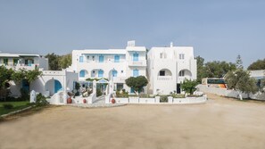 Front of property - Keti Kapri Studios (Naxos)