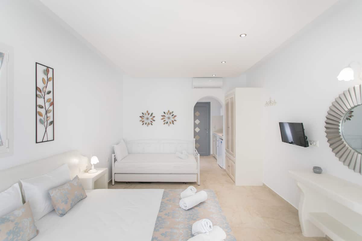 Studio (2 Adults) | In-room safe, soundproofing, free WiFi, bed sheets