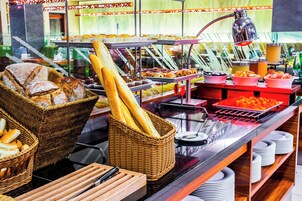 Desayuno completo diario (CZK 475 por persona)