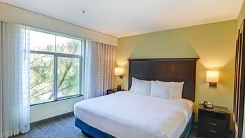 Hypo-allergenic bedding, in-room safe, desk, iron/ironing board