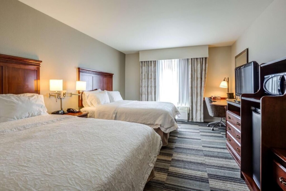 Blendingsgardiner, lydisolert og strykejern/-brett