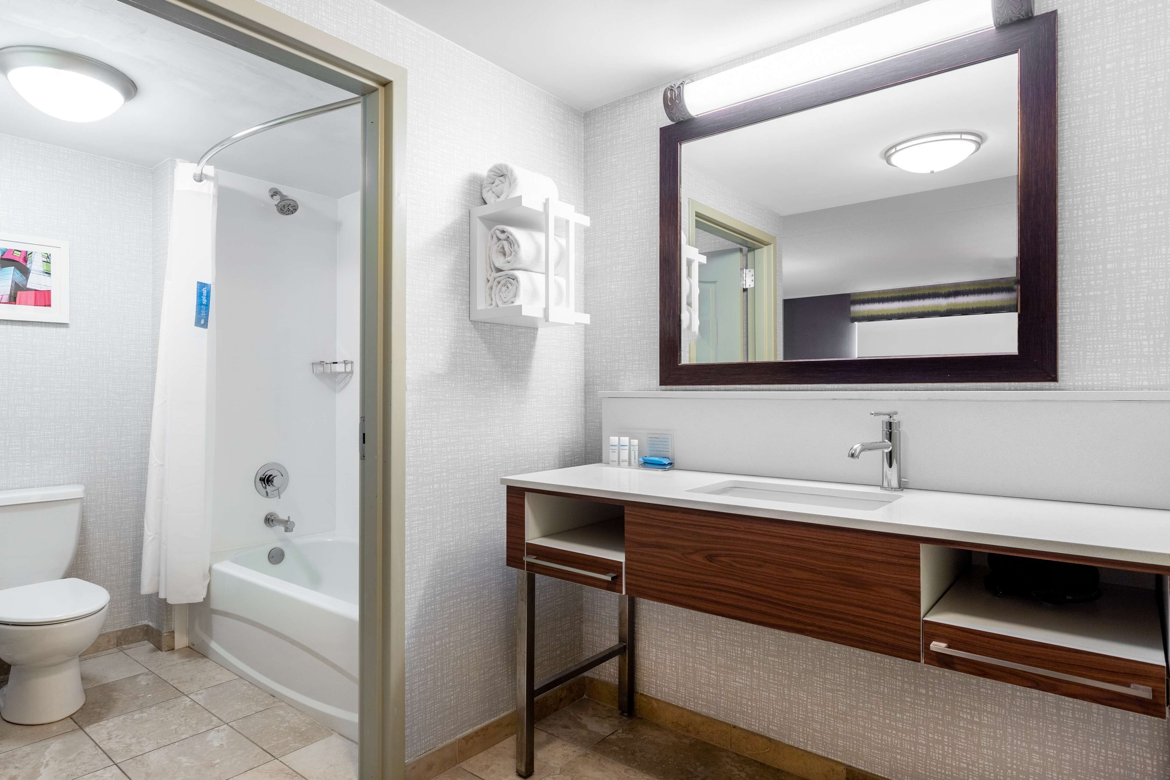 2 queens studio suite with sofabed | bathroom shower