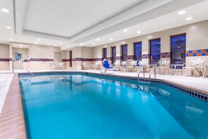 Una piscina cubierta