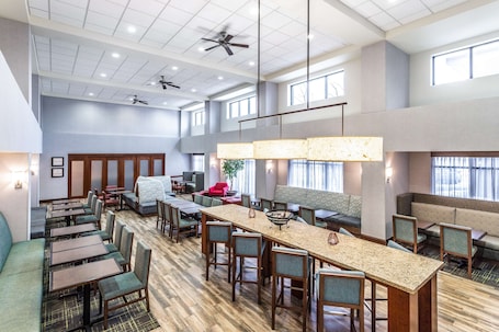 Restaurante. Hampton Inn Suites Minneapolis St Paul Arpt-Mall of America