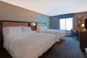 Premium bedding, desk, blackout curtains, iron/ironing board - Hampton Inn & Suites Rohnert Park - Sonoma County (Rohnert Park)