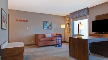Studio Suite, 1 King Bed, Non Smoking | Living area