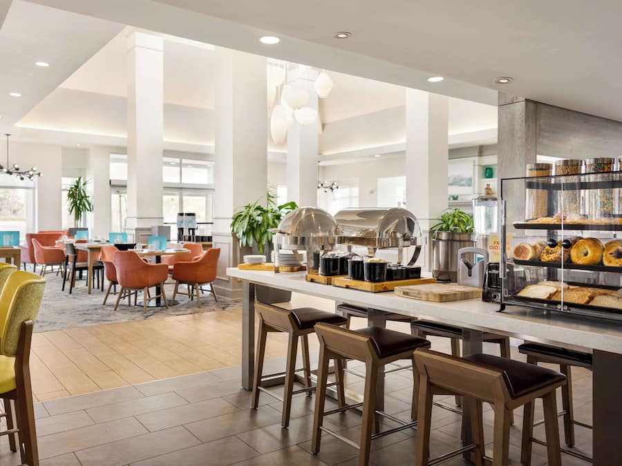 Daily cooked-to-order breakfast (USD 15 per person)