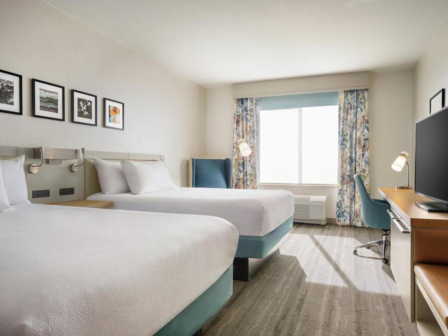 Premium bedding, in-room safe, desk, blackout drapes
