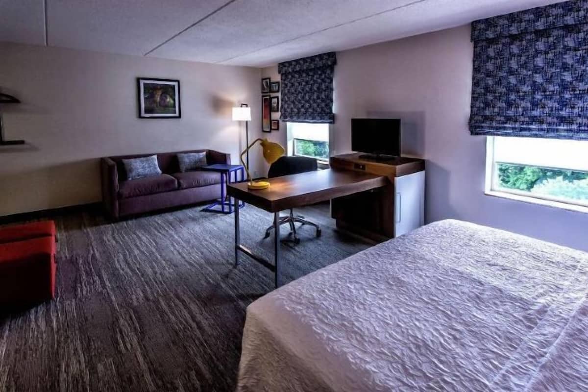 In-room safe, desk, iron/ironing board, free WiFi