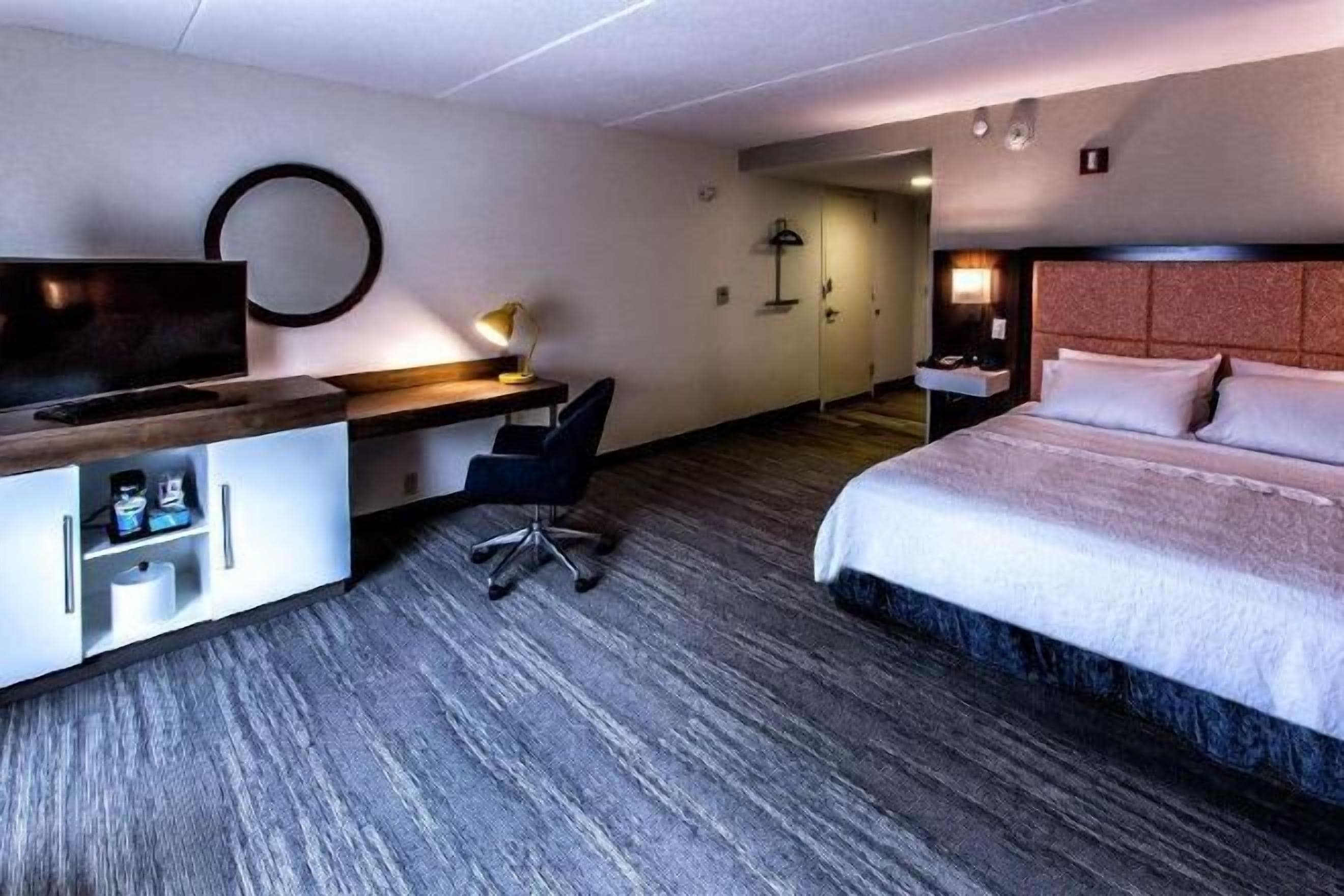 Coffre-fort, bureau, fer et planche à repasser, accès au Wi-Fi (inclus)