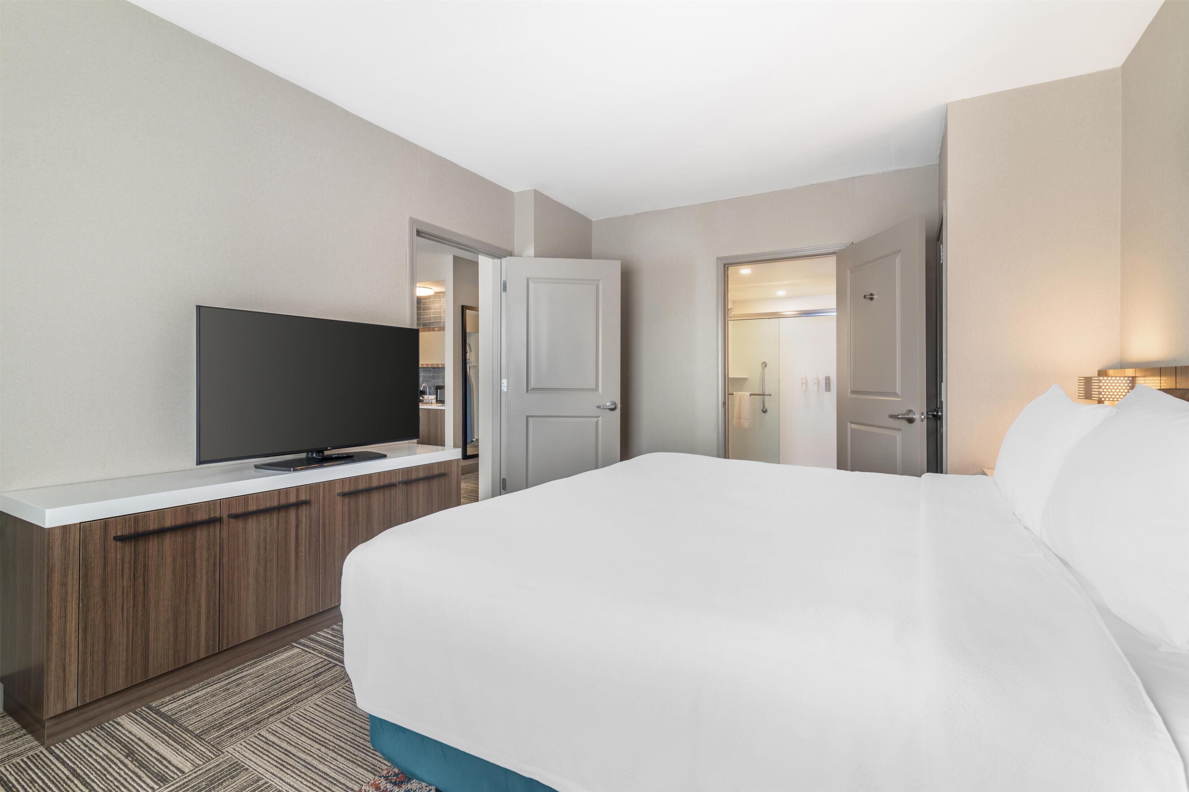 Hypo-allergenic bedding, Tempur-Pedic beds, desk, laptop workspace
