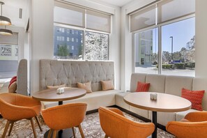 Breakfast and dinner served - Hilton Garden Inn Albany/SUNY Area (Albany)