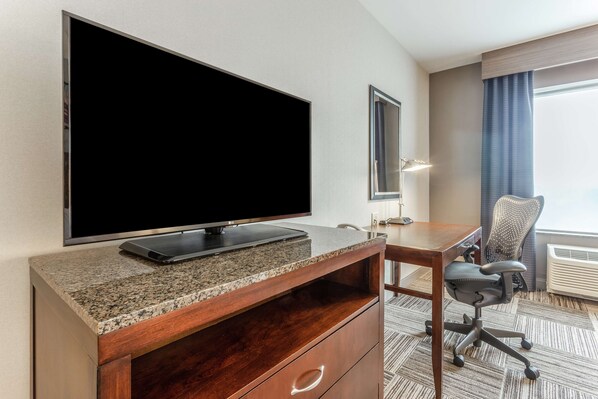 Hypo-allergenic bedding, Tempur-Pedic beds, desk, laptop workspace - Hilton Garden Inn Albany/SUNY Area (Albany)