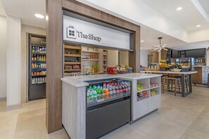 Snack bar - Hilton Garden Inn Albany/SUNY Area (Albany)