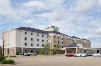 Holiday Inn Bloomington-Airport by IHG