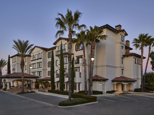 Exterior - Bellasera Hotel & Suites Paso Robles, Tapestry by Hilton (Paso Robles)