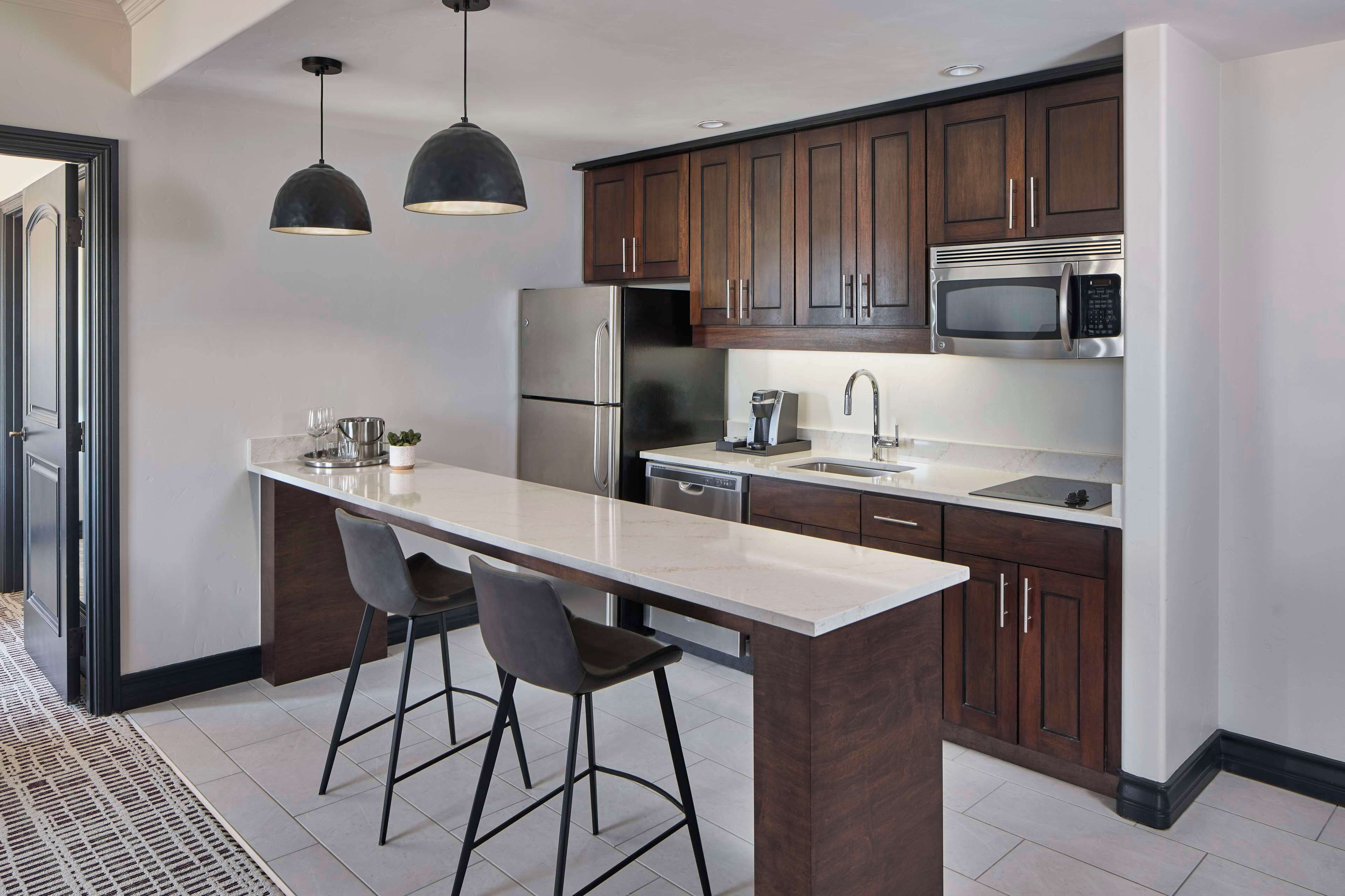 fridge, microwave, coffee/tea maker