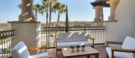 Suite, 1 chambre, balcon | Vue de la chambre