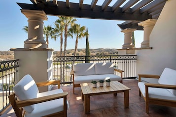 Suite, 1 chambre, balcon | Vue de la chambre