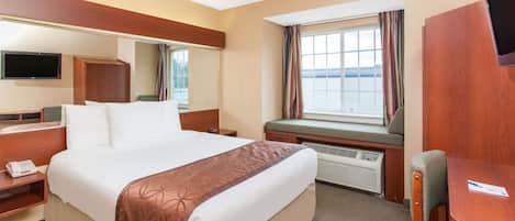 Meja kerja, setrika/meja setrika, dan tempat tidur bayi gratis