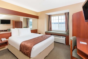 책상, 다리미/다리미판, 무료 유아용 침대, 간이 침대