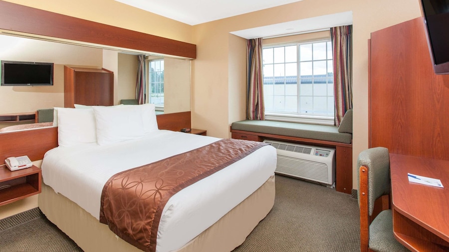 Microtel Inn & Suites by Wyndham Rogers