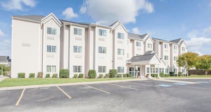 Microtel Inn & Suites by Wyndham Rogers