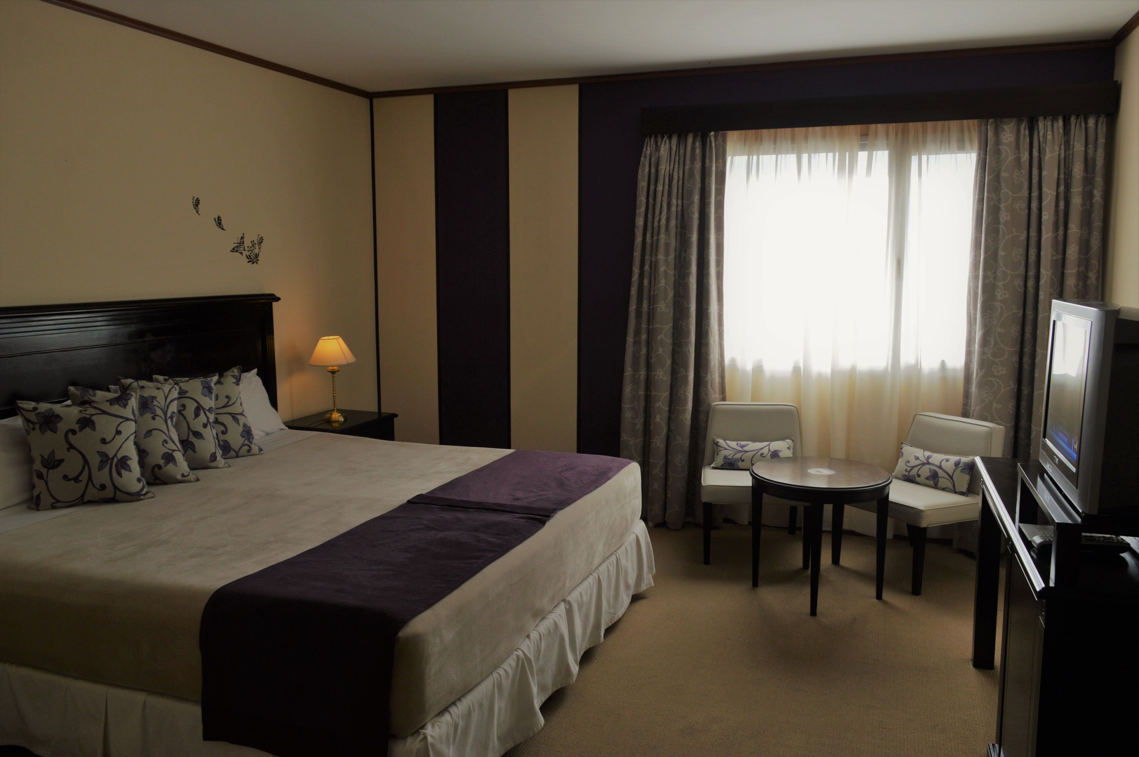 Hochwertige Bettwaren, Daunenbettdecken, Pillowtop-Betten, Minibar