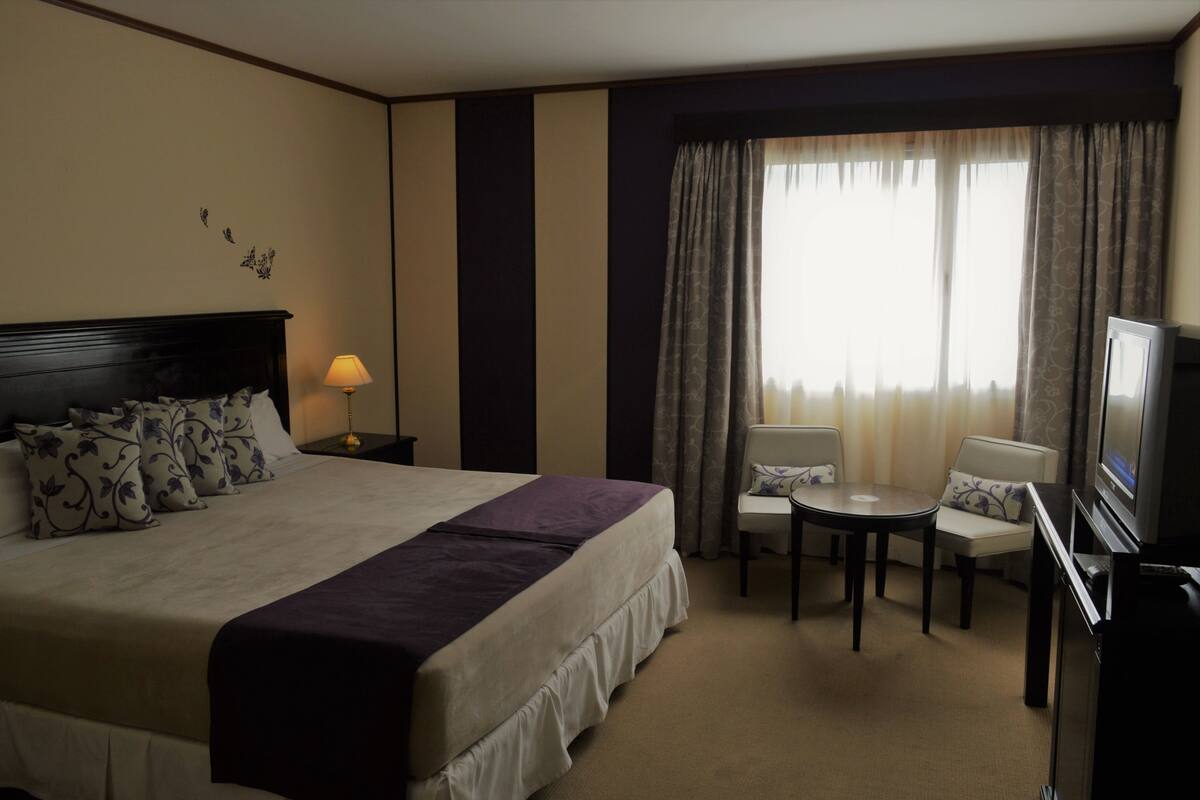 Hochwertige Bettwaren, Daunenbettdecken, Pillowtop-Betten, Minibar