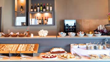 Buffet déjeuner gratuit tous les jours