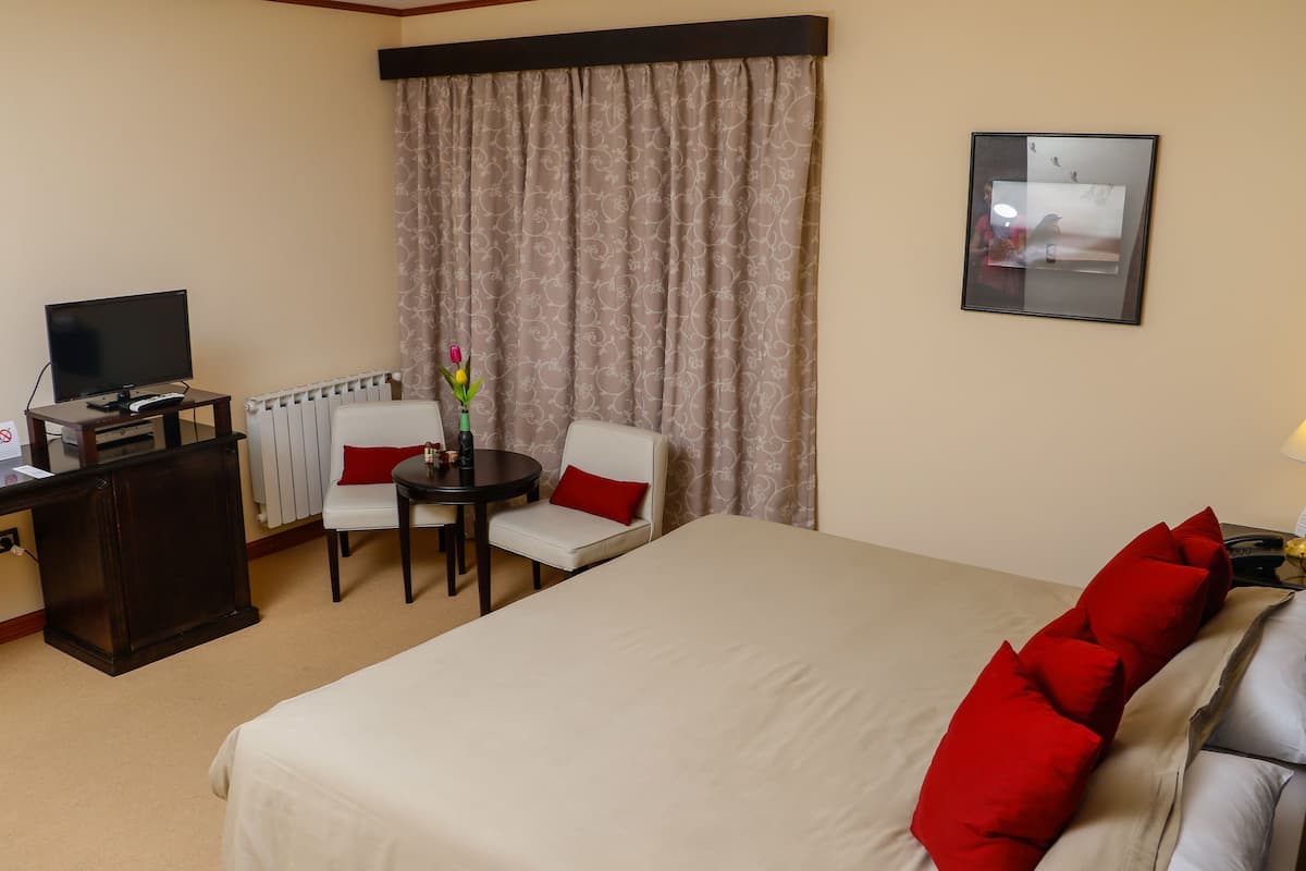 Hochwertige Bettwaren, Daunenbettdecken, Pillowtop-Betten, Minibar