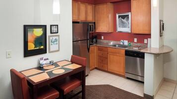 Fridge, microwave, stovetop, dishwasher