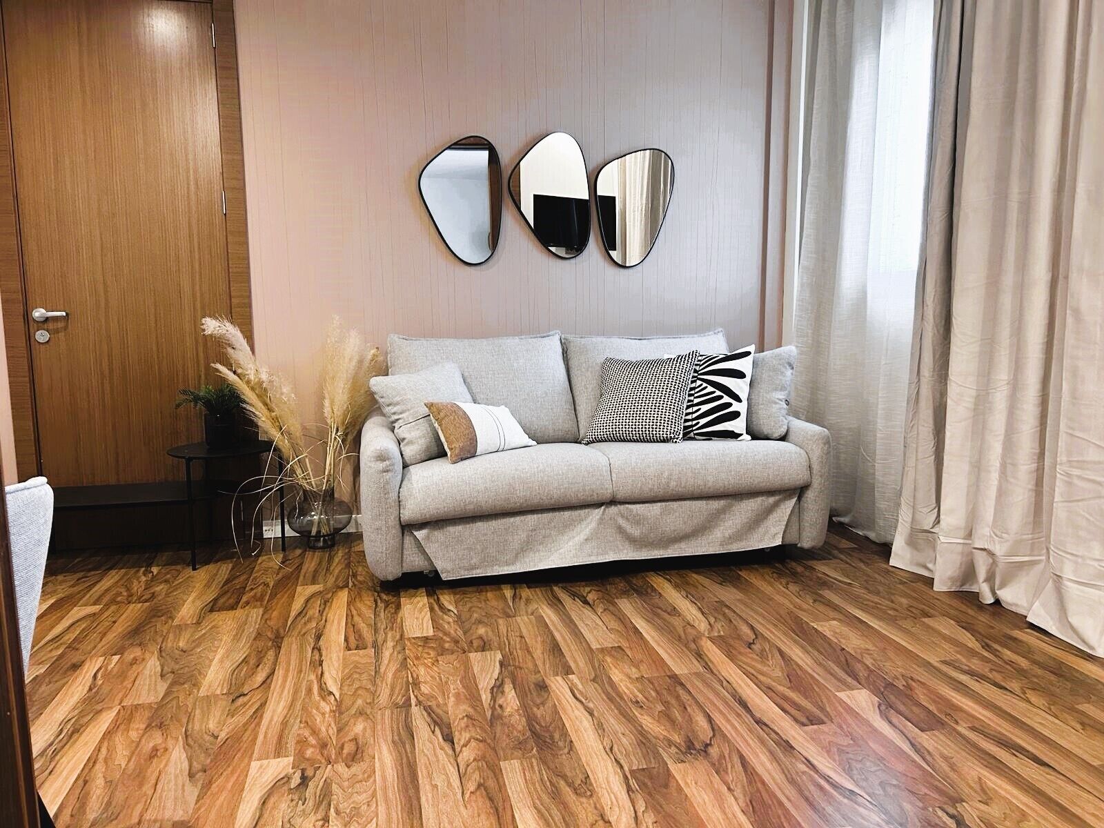 junior suite | living area | tv