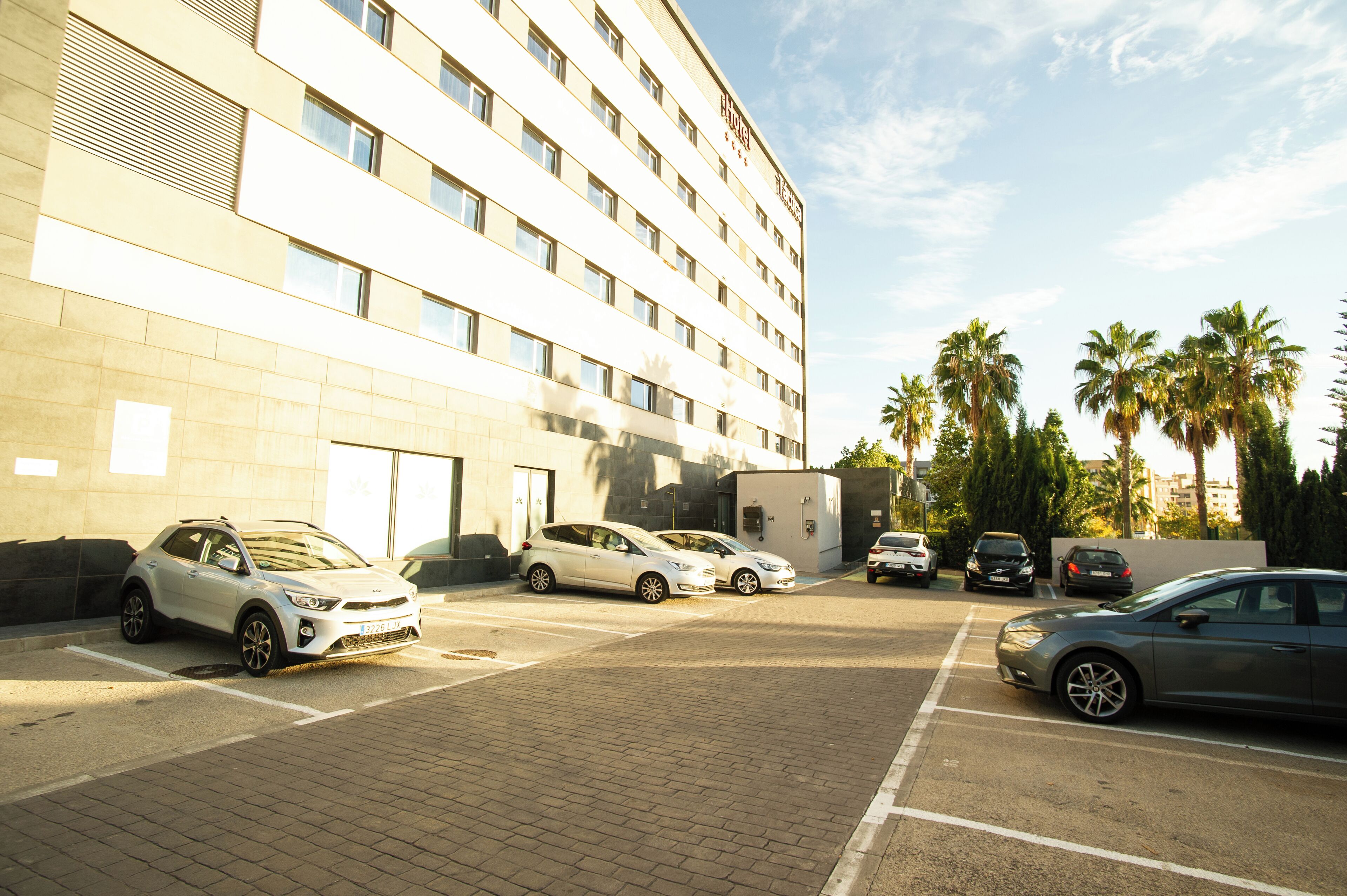 self-parking (surcharge) 6 per day