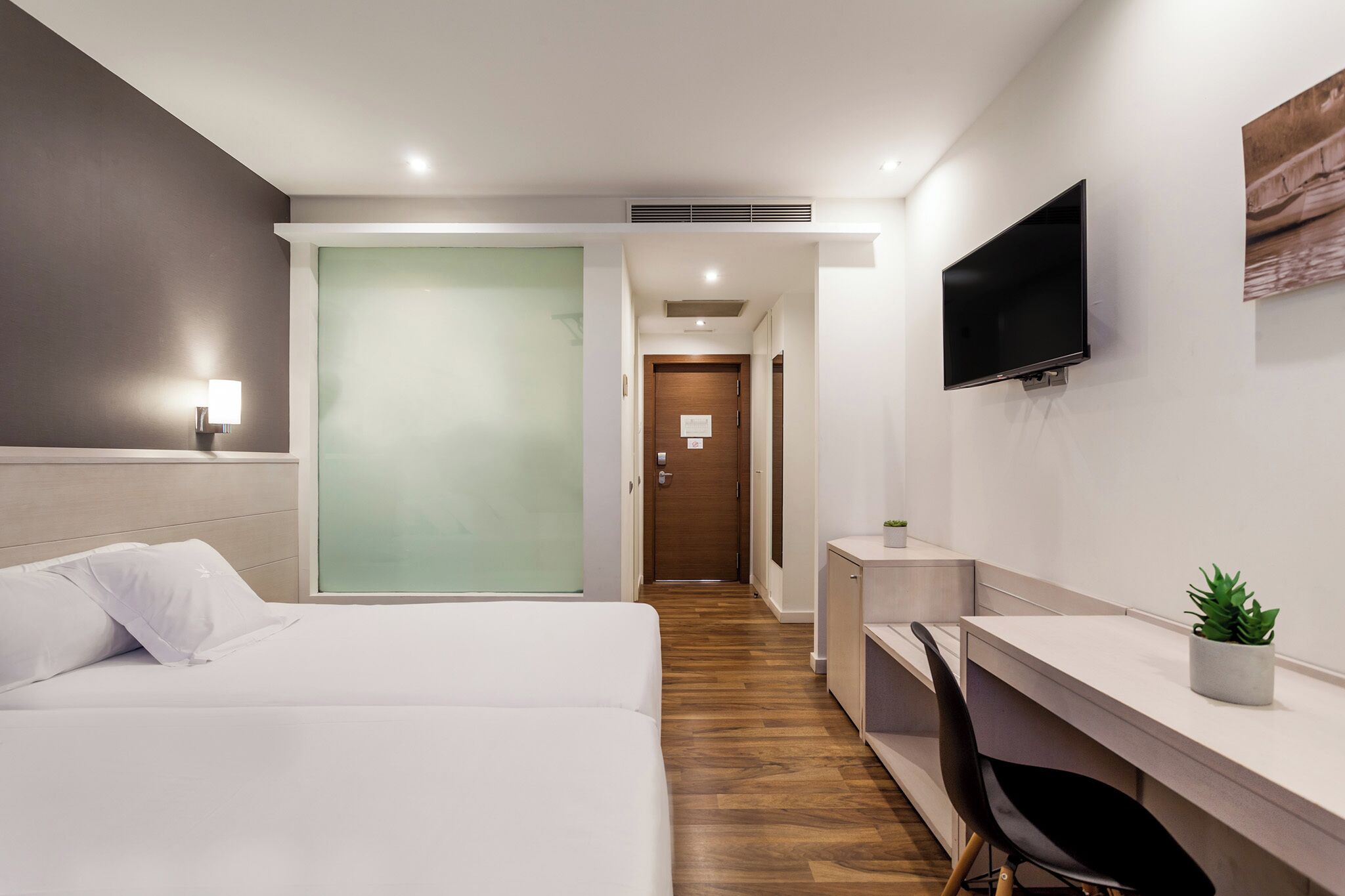 1 bedroom, premium bedding, minibar, in-room safe