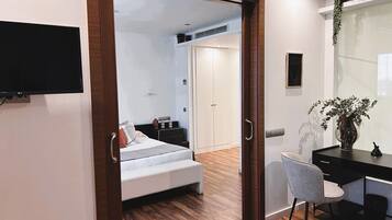 Junior-Suite | Hochwertige Bettwaren, Minibar, Zimmersafe, Schreibtisch