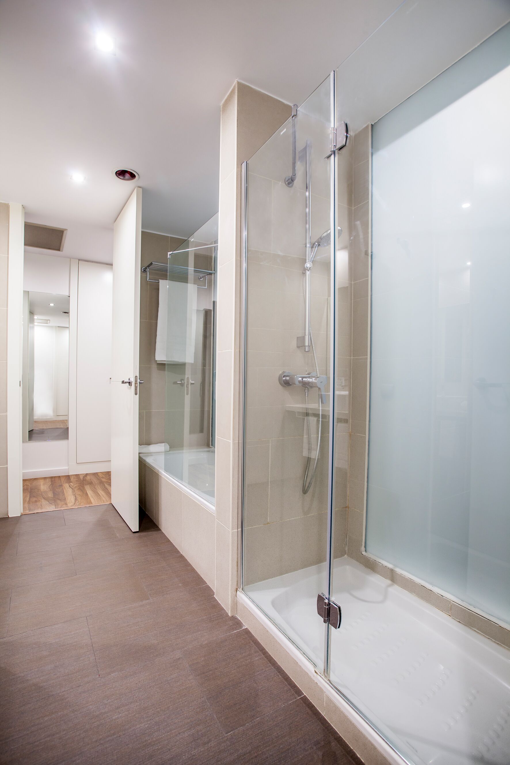 junior suite | bathroom | hair dryer, towels