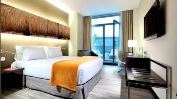 Minibar, coffres-forts dans les chambres, bureau, rideaux occultants